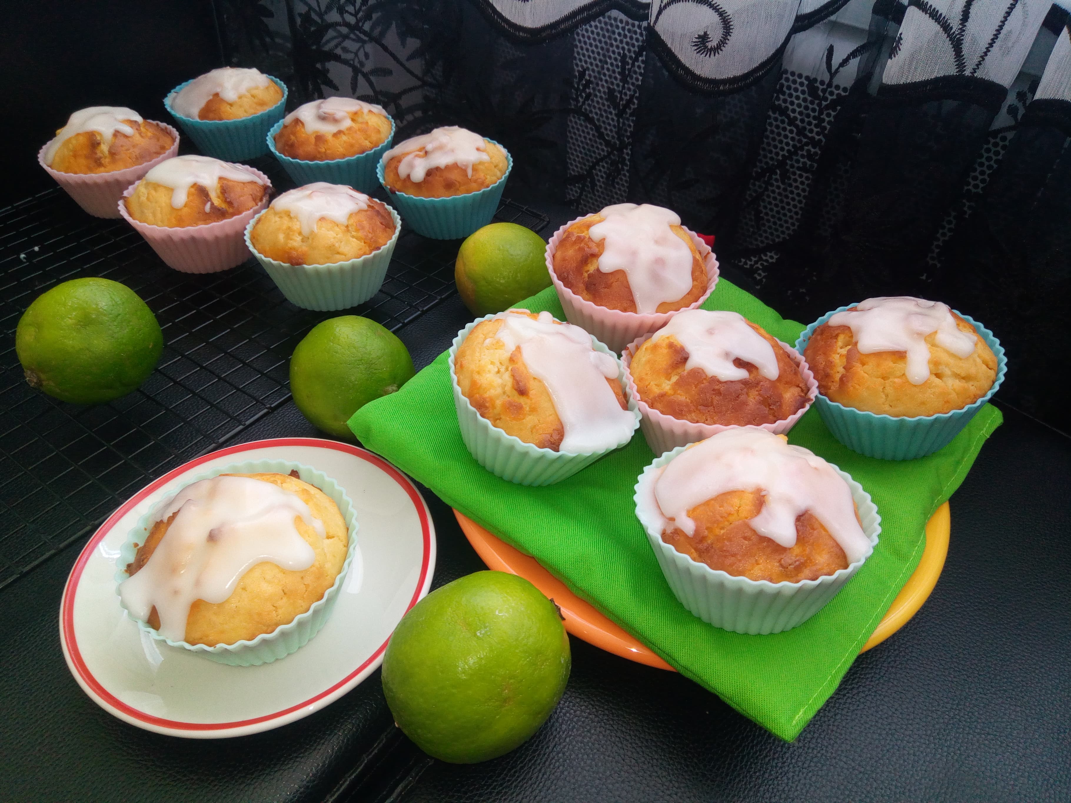 Desert muffins cu lime si ciocolata alba