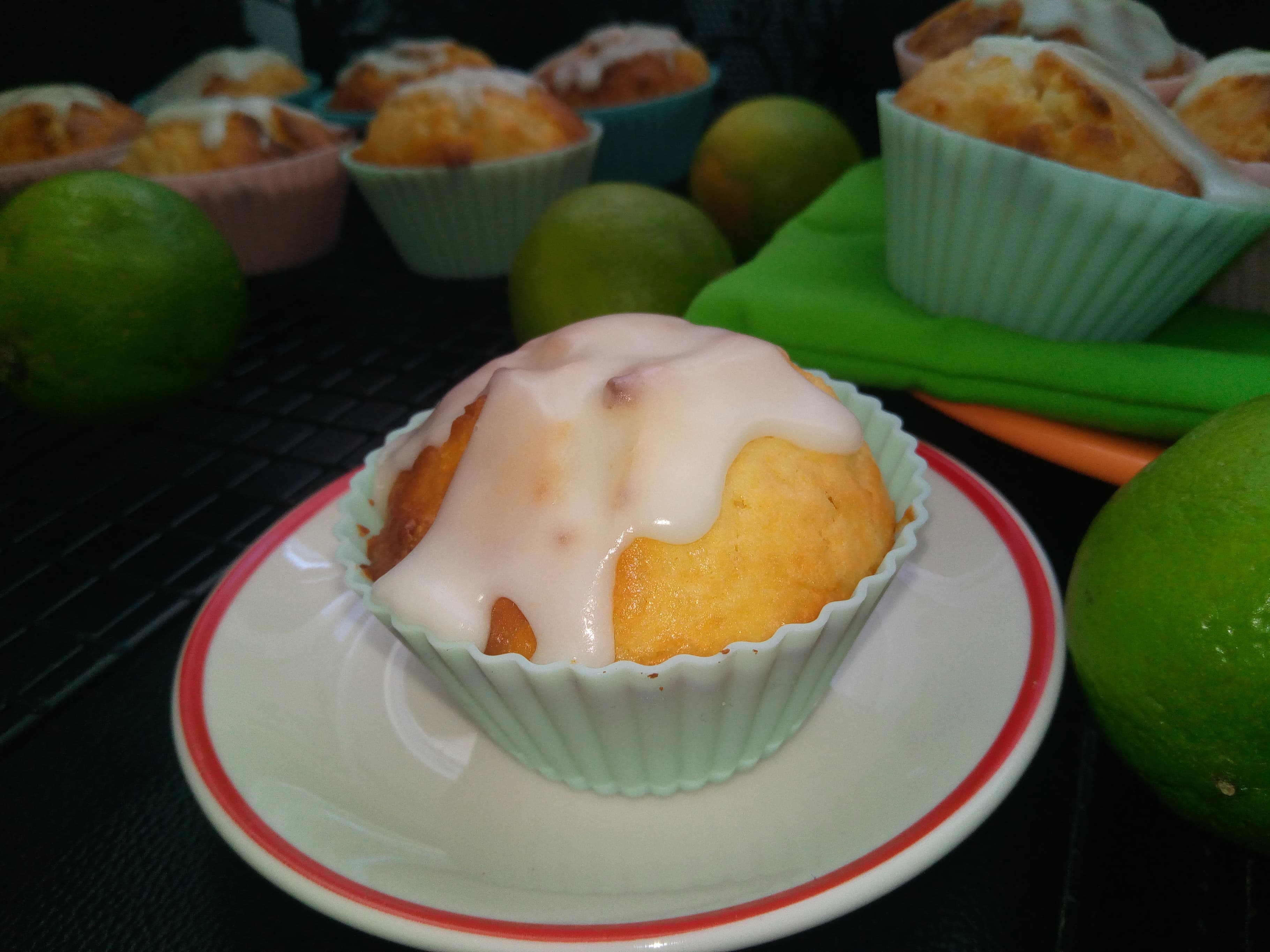 Desert muffins cu lime si ciocolata alba