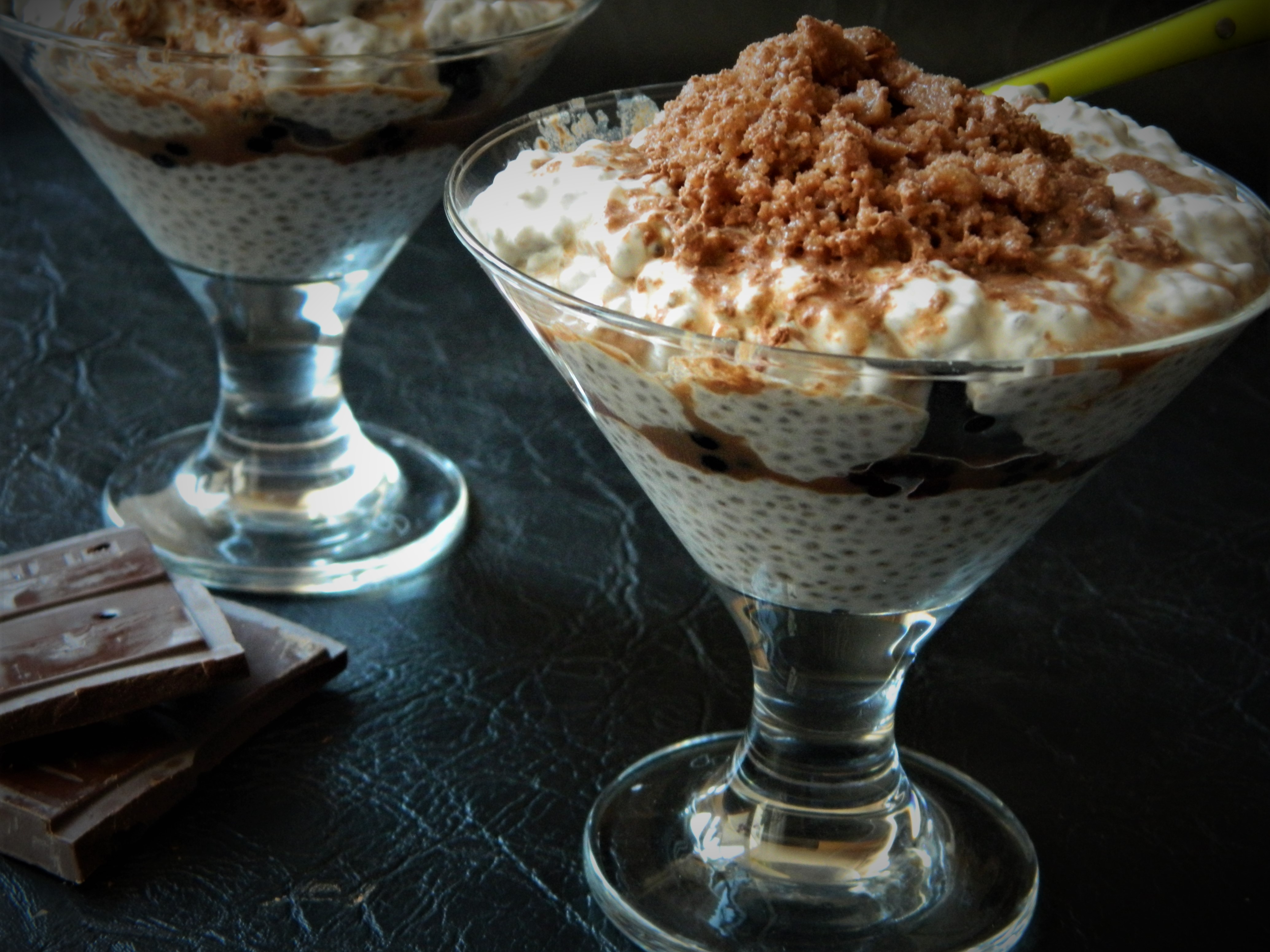 Desert budinca de chia cu granita de ciocolata