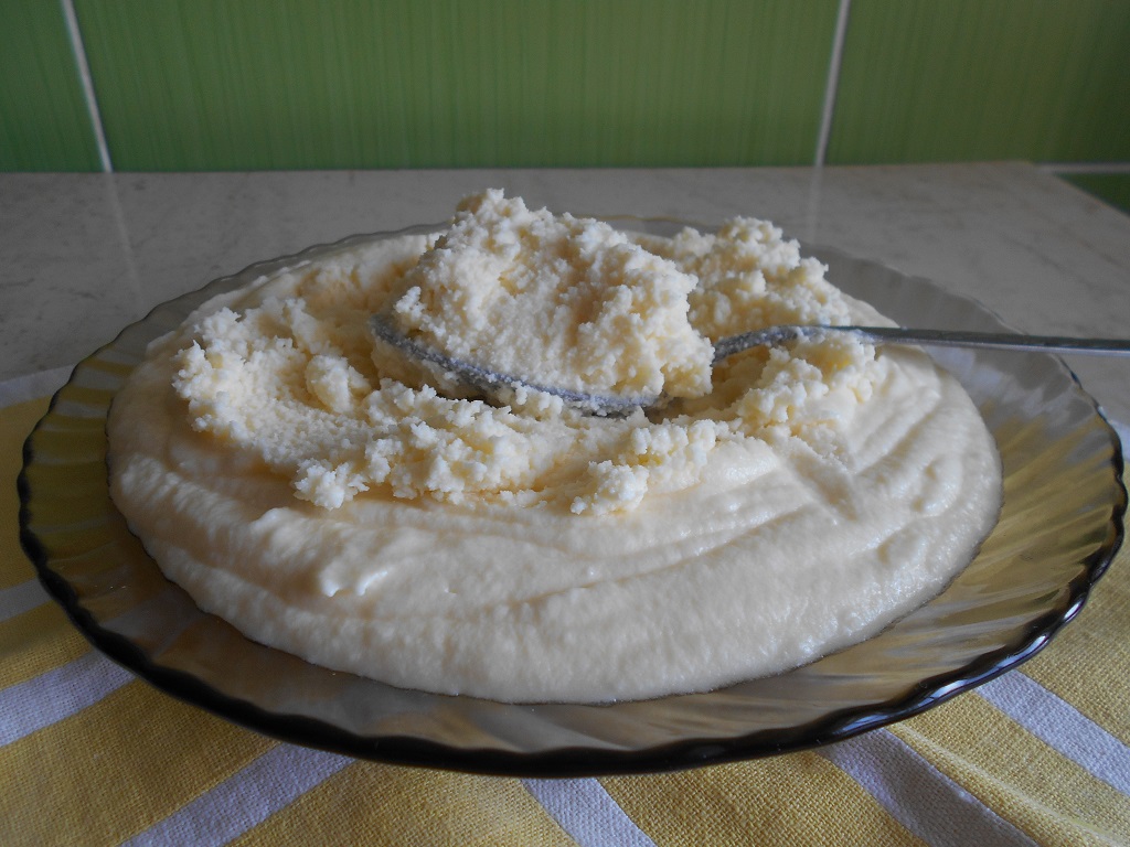 Crema de ciocolata alba, cu mascarpone si unt