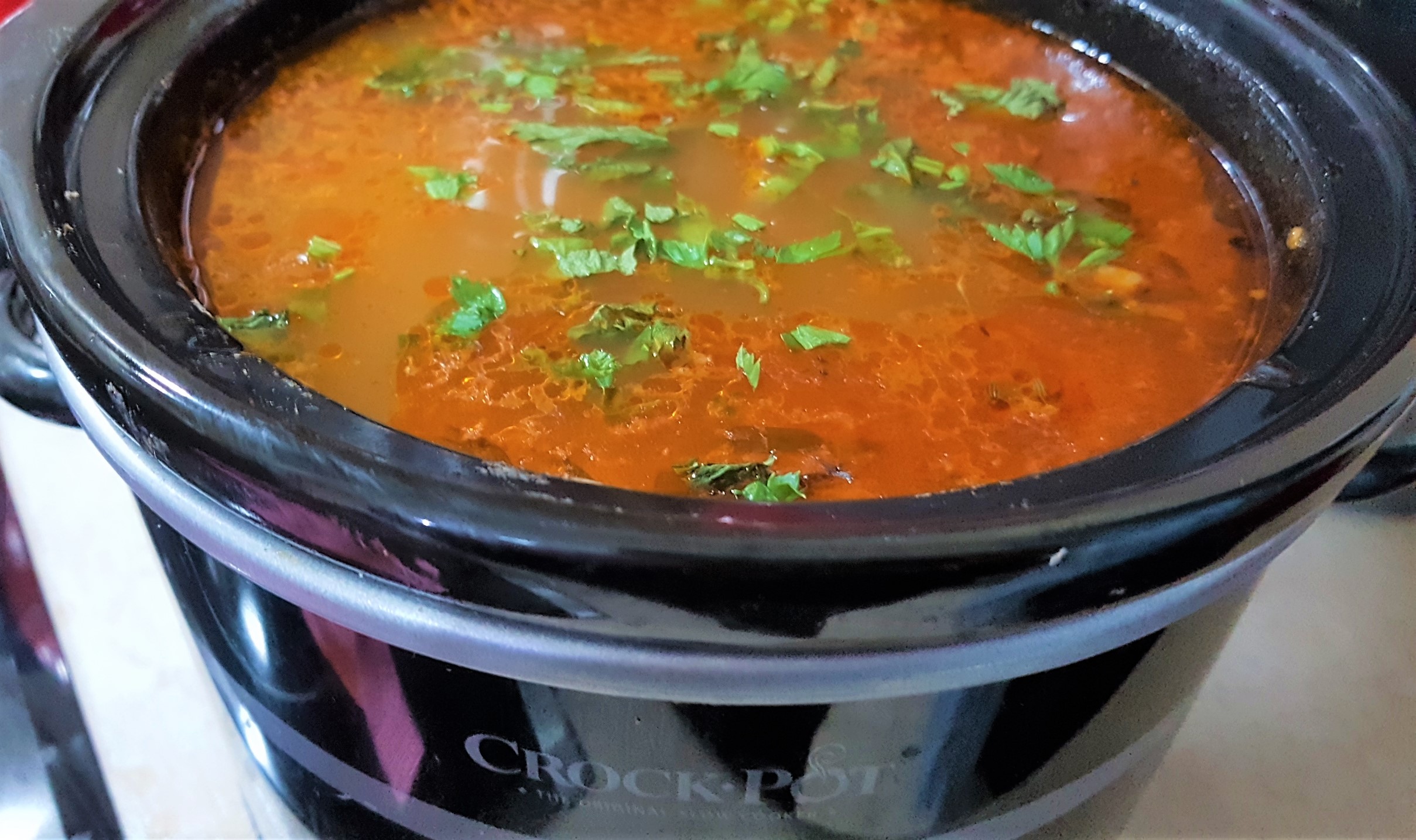 Ciorba de fasole boabe cu ciolan de porc si leustean la slow cooker Crock Pot