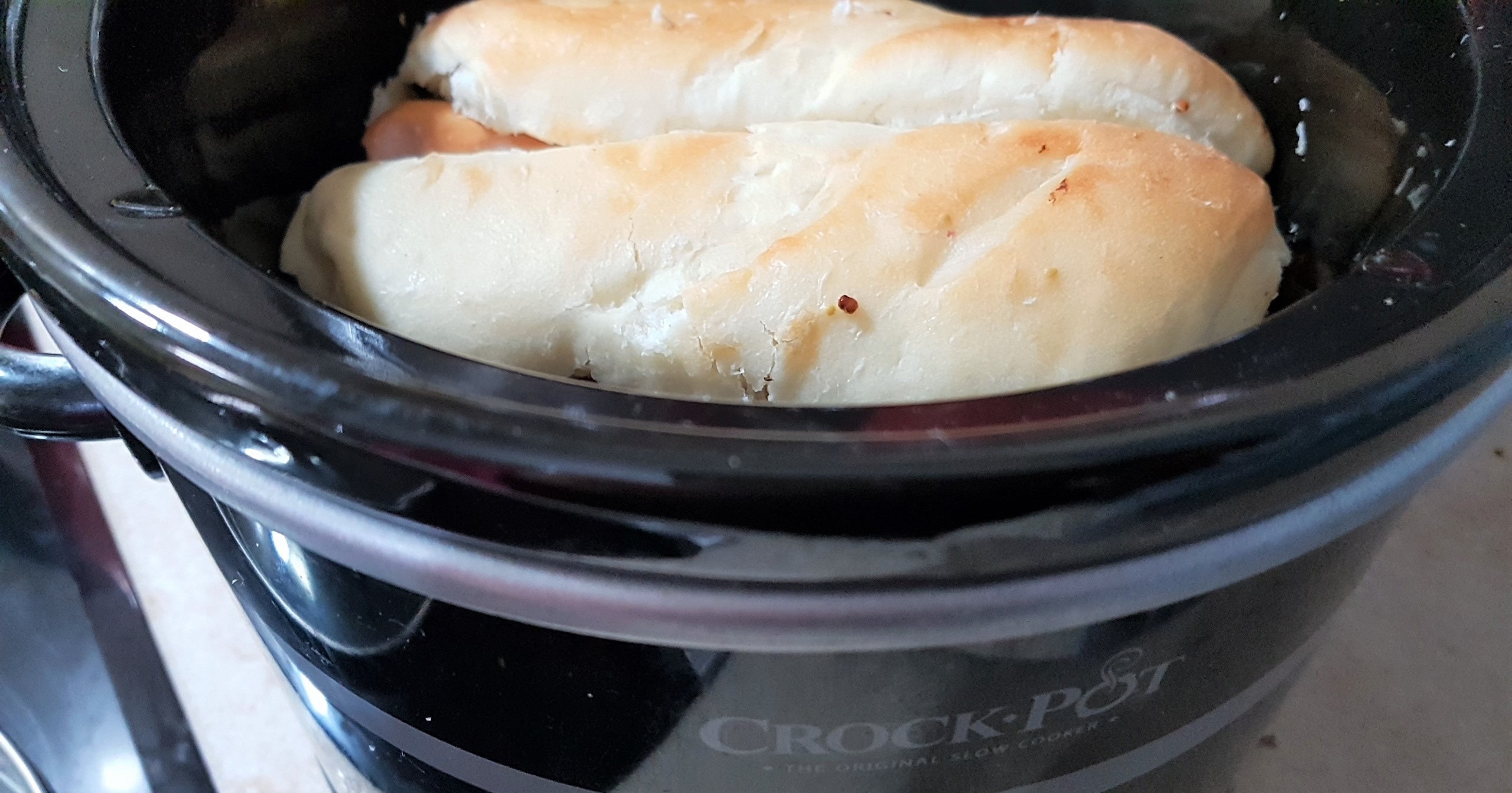 Sandwici cald cu cremvusti si Provaleta la slow cooker Crock Pot