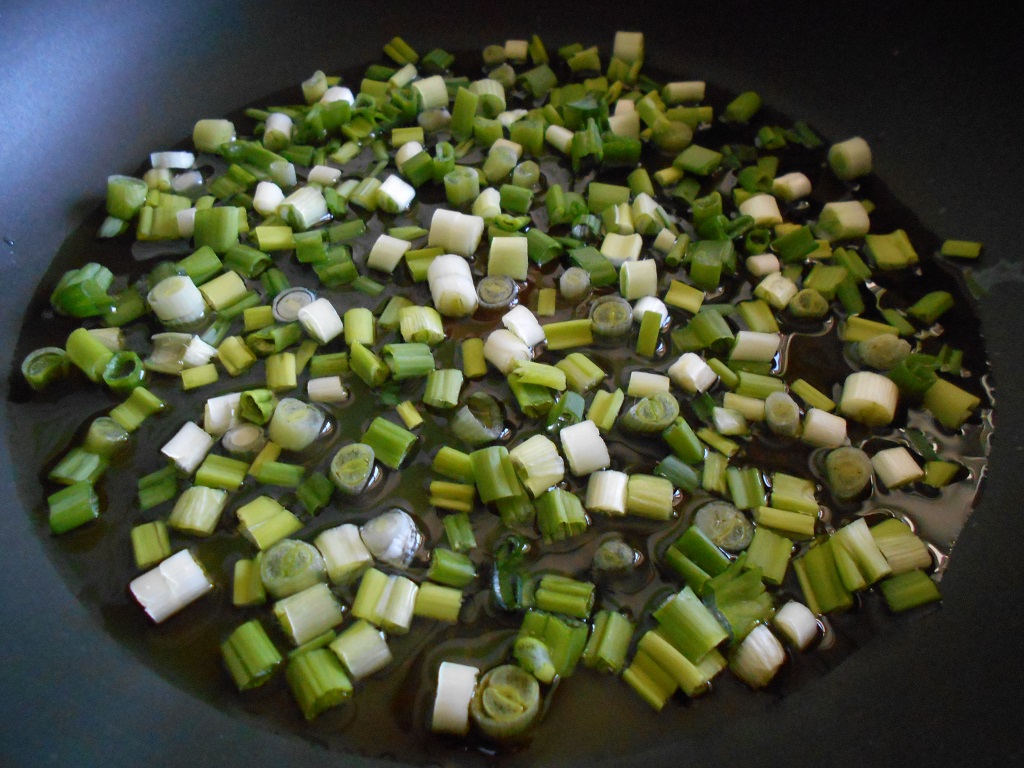 Salata calda de paste, cu legume si mozzarella