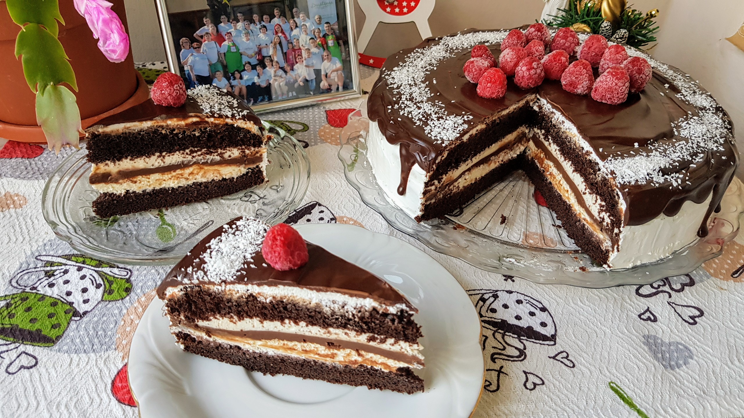 Desert tort de ciocolata cu crema de mascarpone