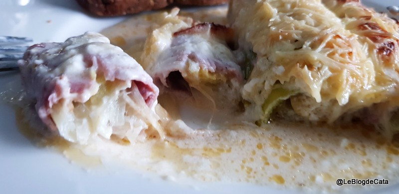 Praz gratinat cu jambon si sos de branza