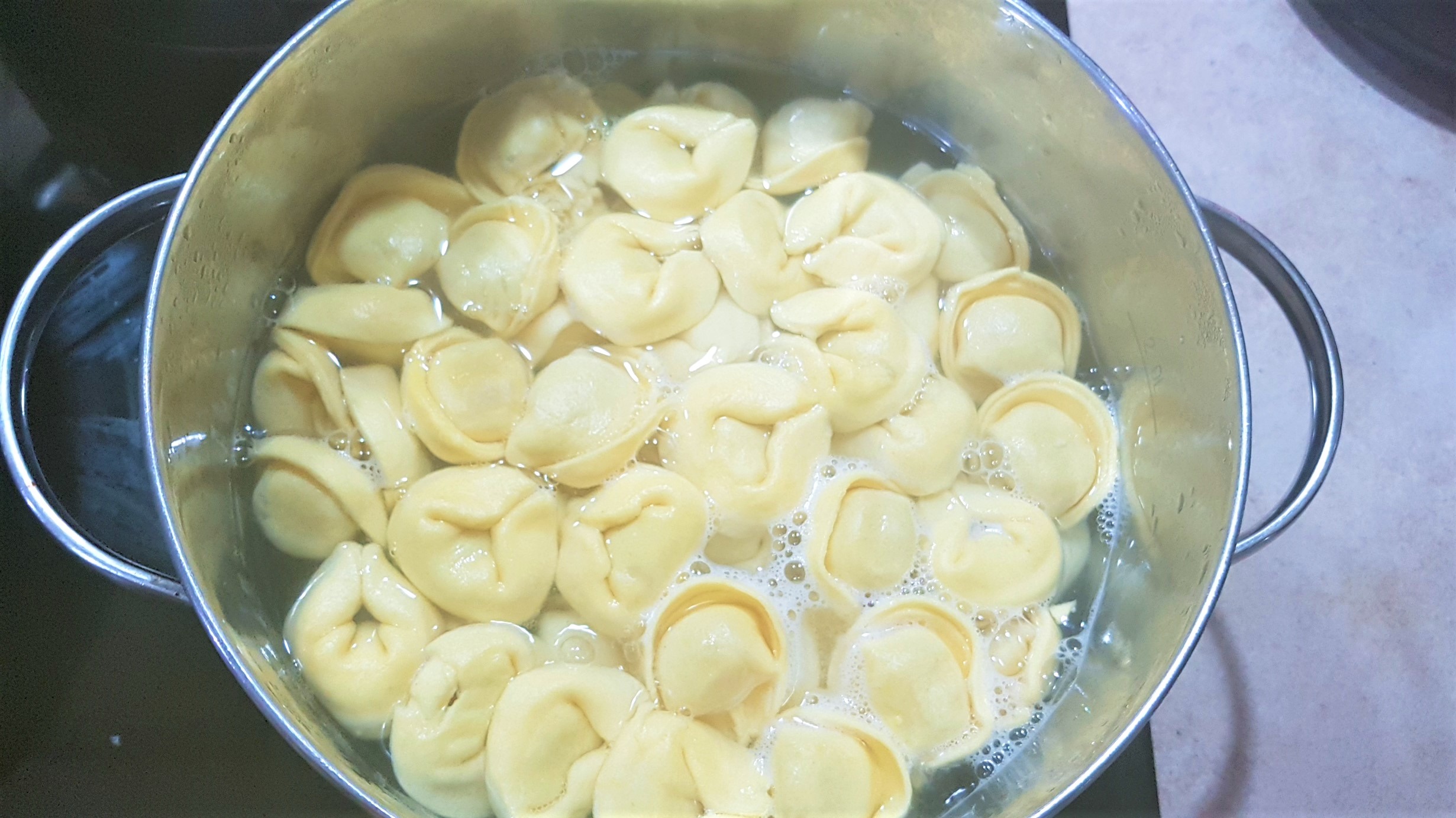 Tortellini cu prosciutto si feta