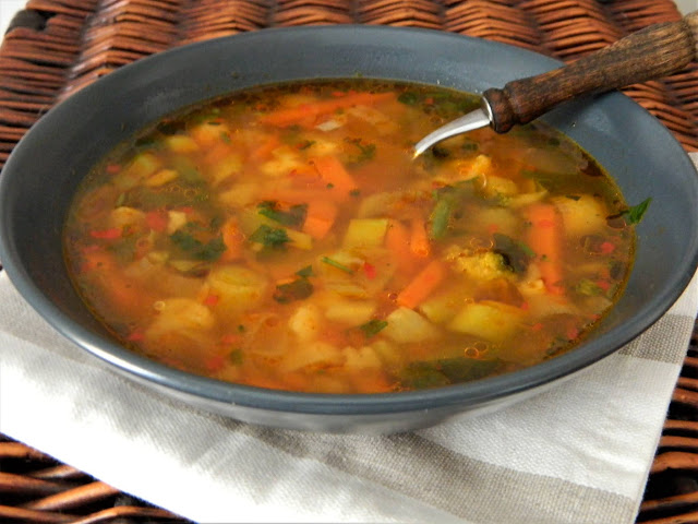 Ciorba de legume cu quinoa rosie