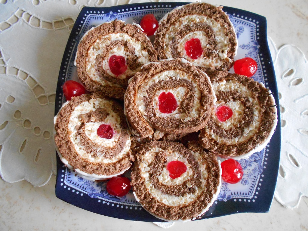 Desert rulada cu crema de mascarpone si alune