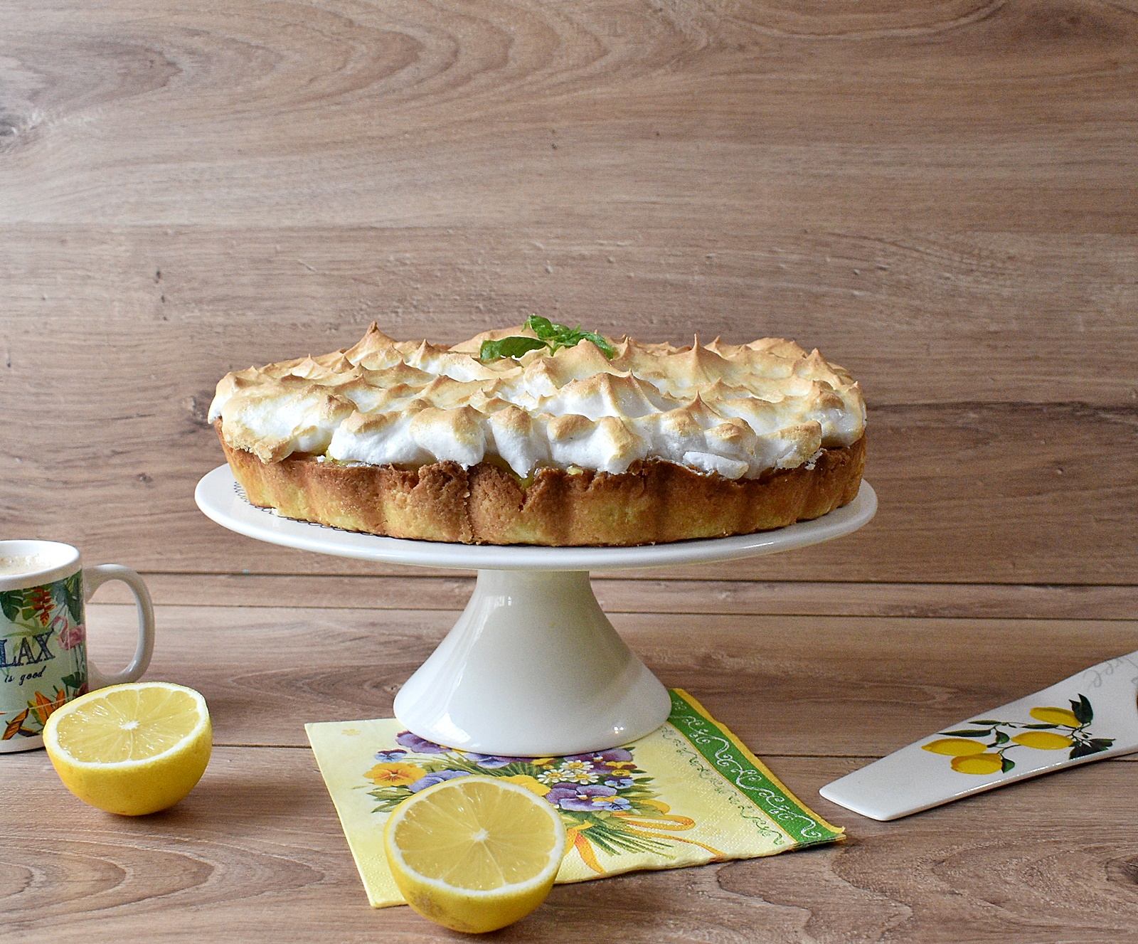 Desert tarta cu crema de lamaie si bezea