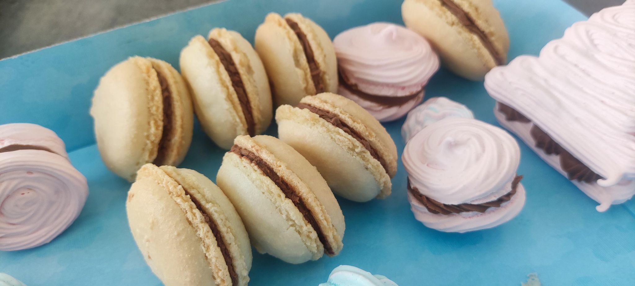 Desert macarons cu ciocolata (reteta nr. 400)