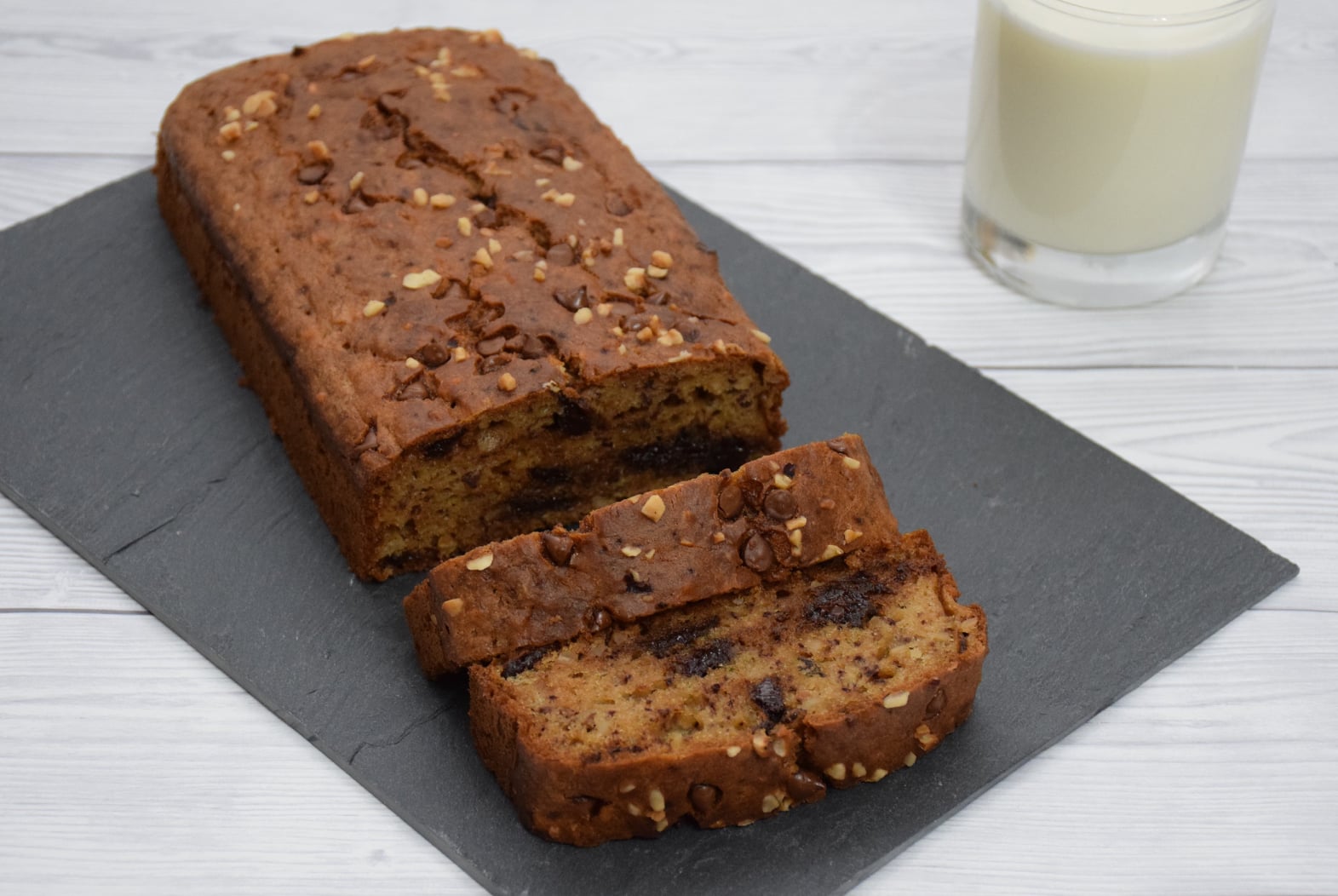 Desert banana bread cu alune si ciocolata