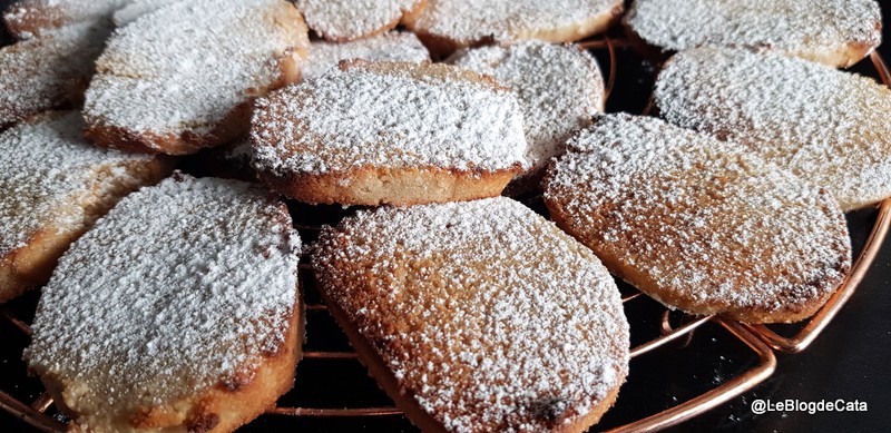 Desert biscuiti cu migdale si jeleu de gutui (fara gluten, low carb)