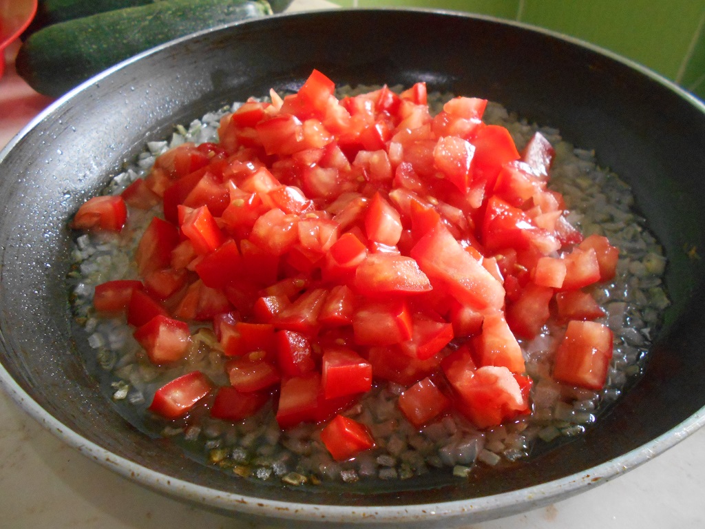 Ciorba de zucchini, dreasa cu ou si smantana