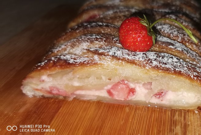 Desert strudel cu crema de branza