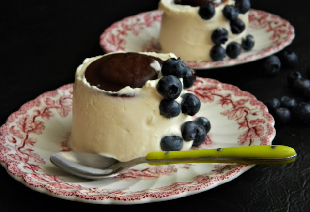 Desert turnulete cu inghetata de iaurt si biscuiti cu jeleu de portocale