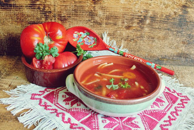 Ciorba de rosii cu taitei de casa