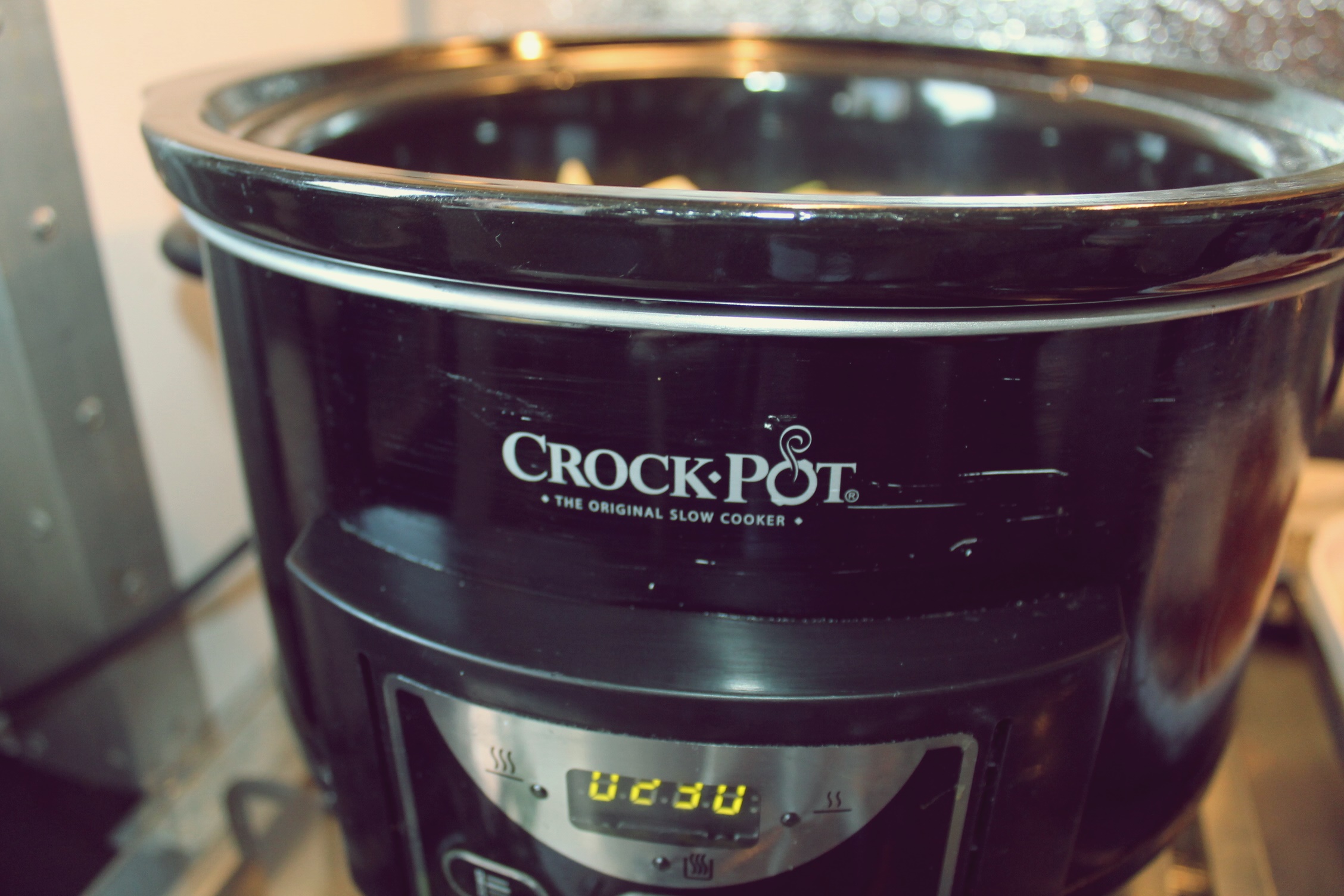 Fasole lata cu porc si sos de mustar la slow cooker Crock Pot