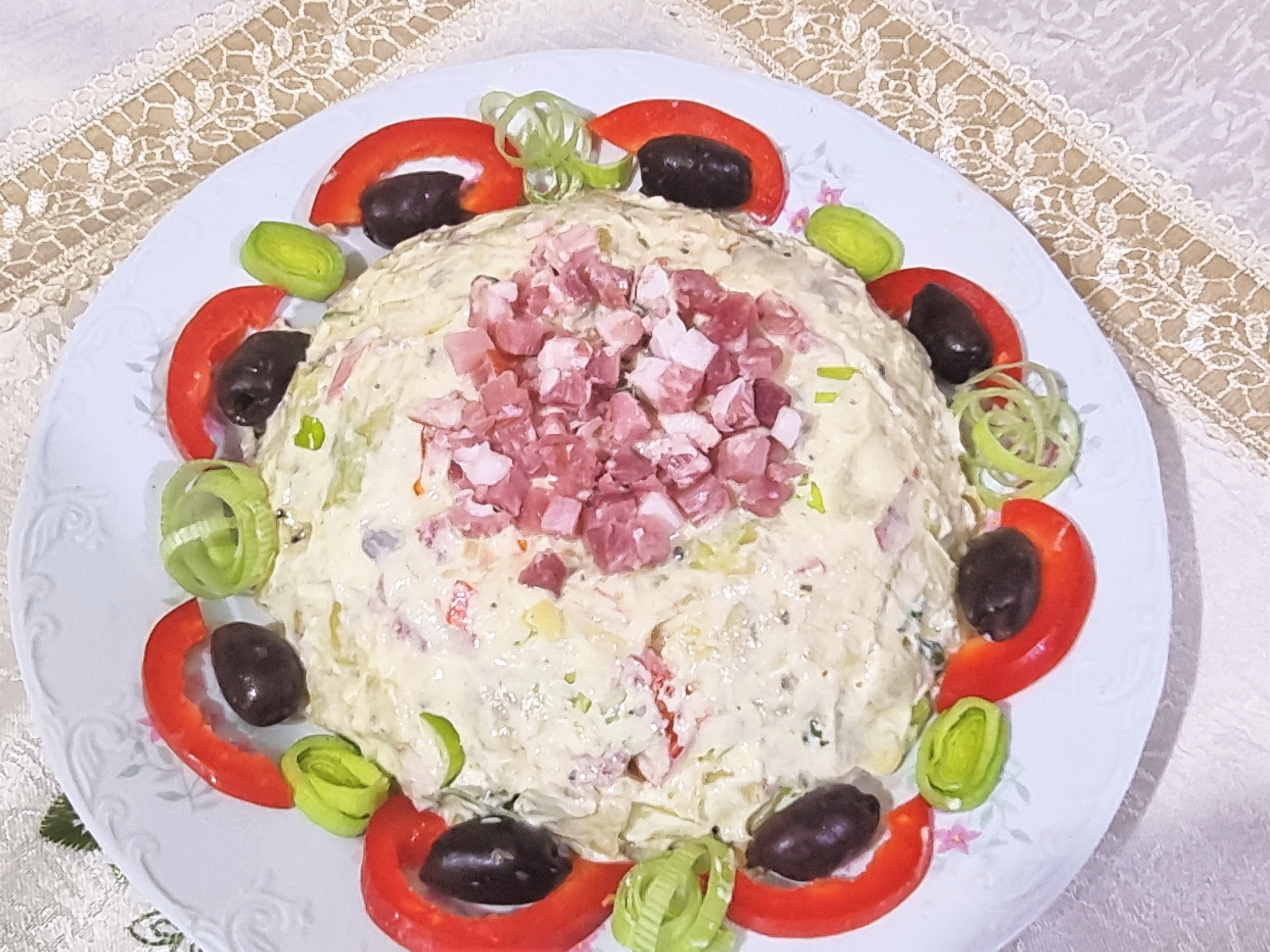 Salata de fasole verde cu bacon, cartofi si iaurt