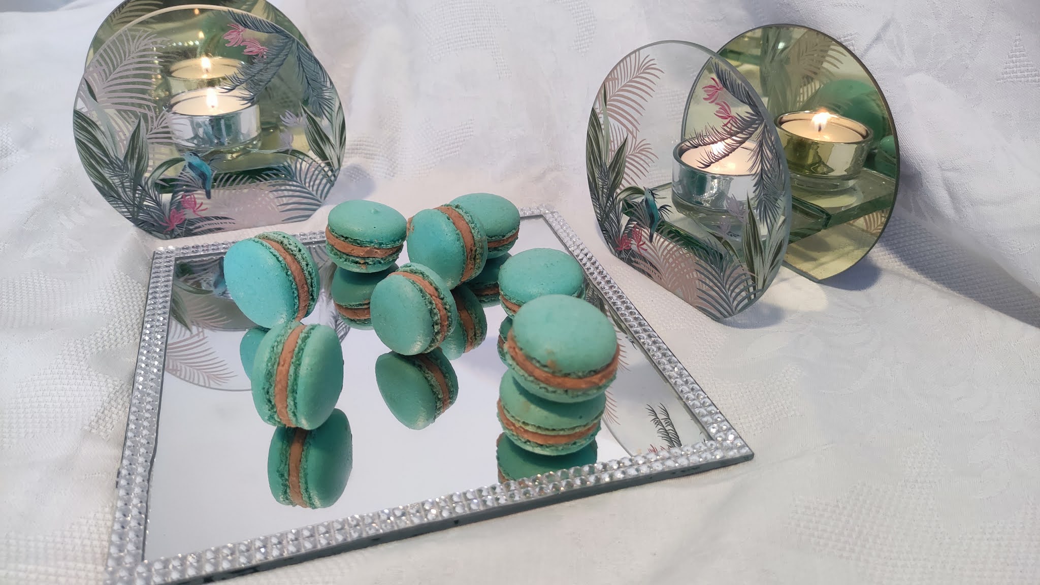 Desert macarons cu ganache de ciocolata cu aroma expresso si rom