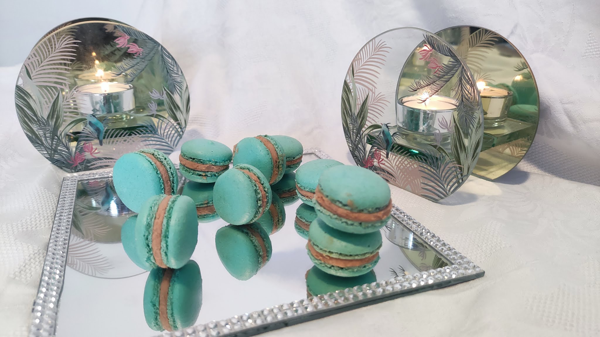 Desert macarons cu ganache de ciocolata cu aroma expresso si rom