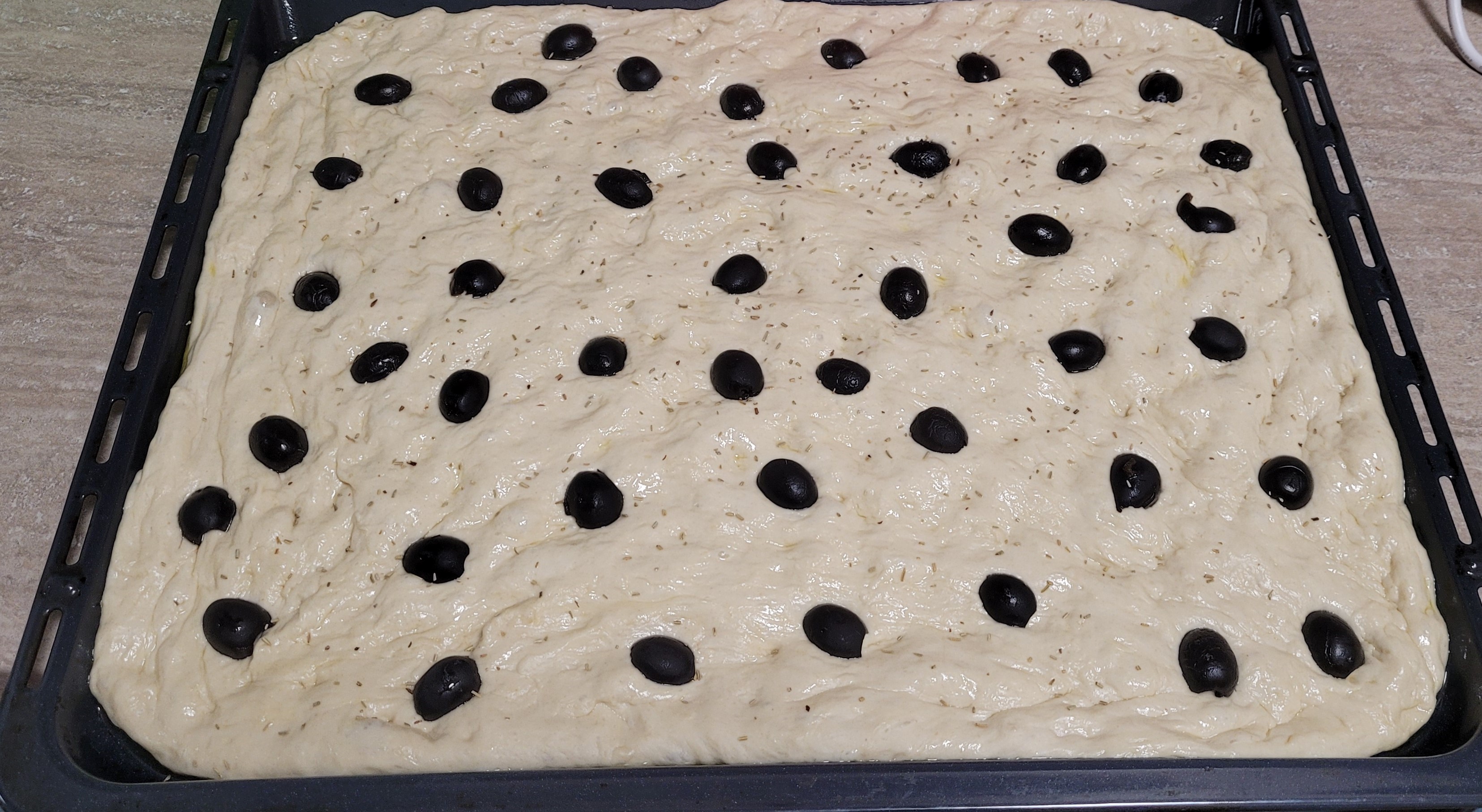 Focaccia cu masline negre