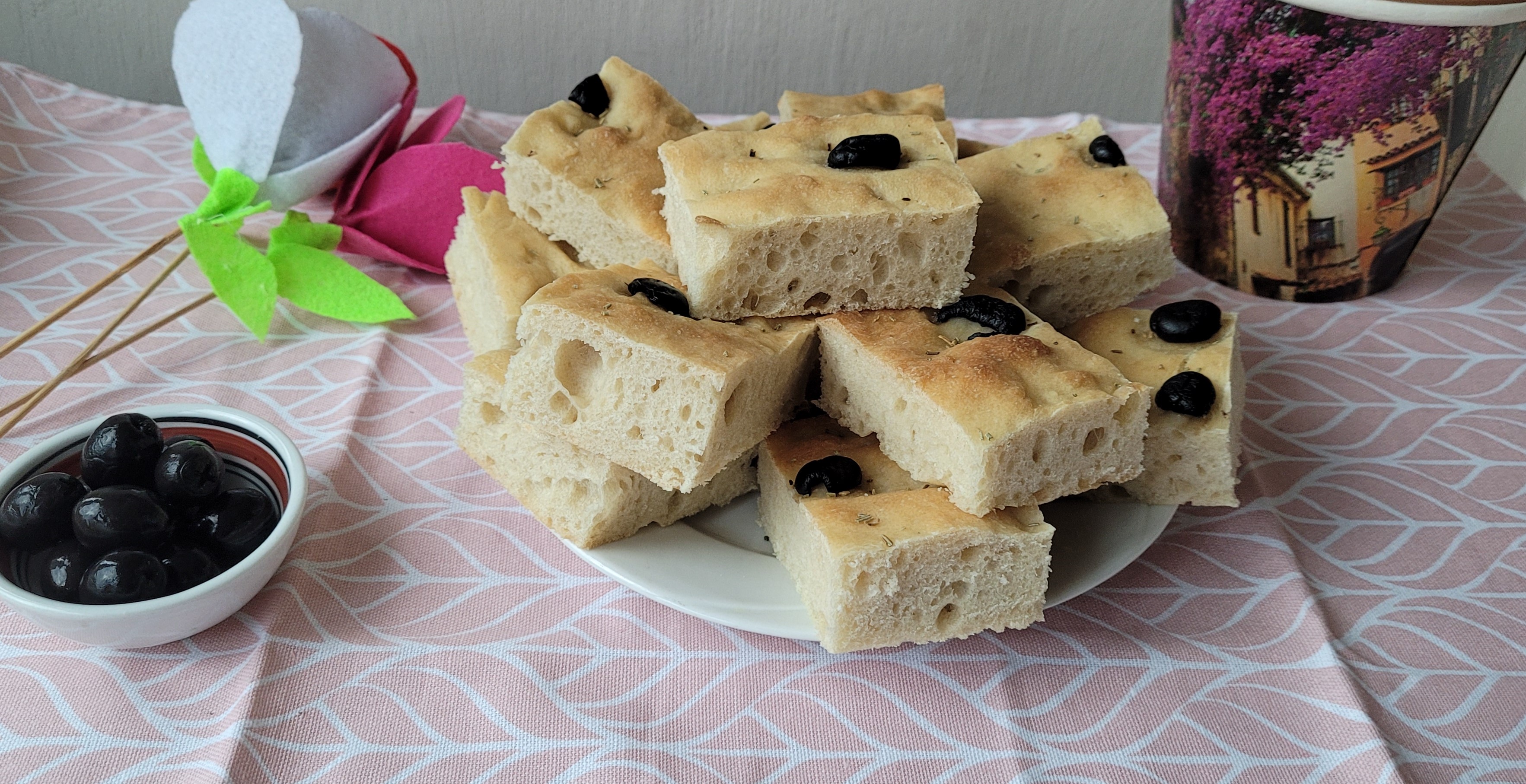 Focaccia cu masline negre