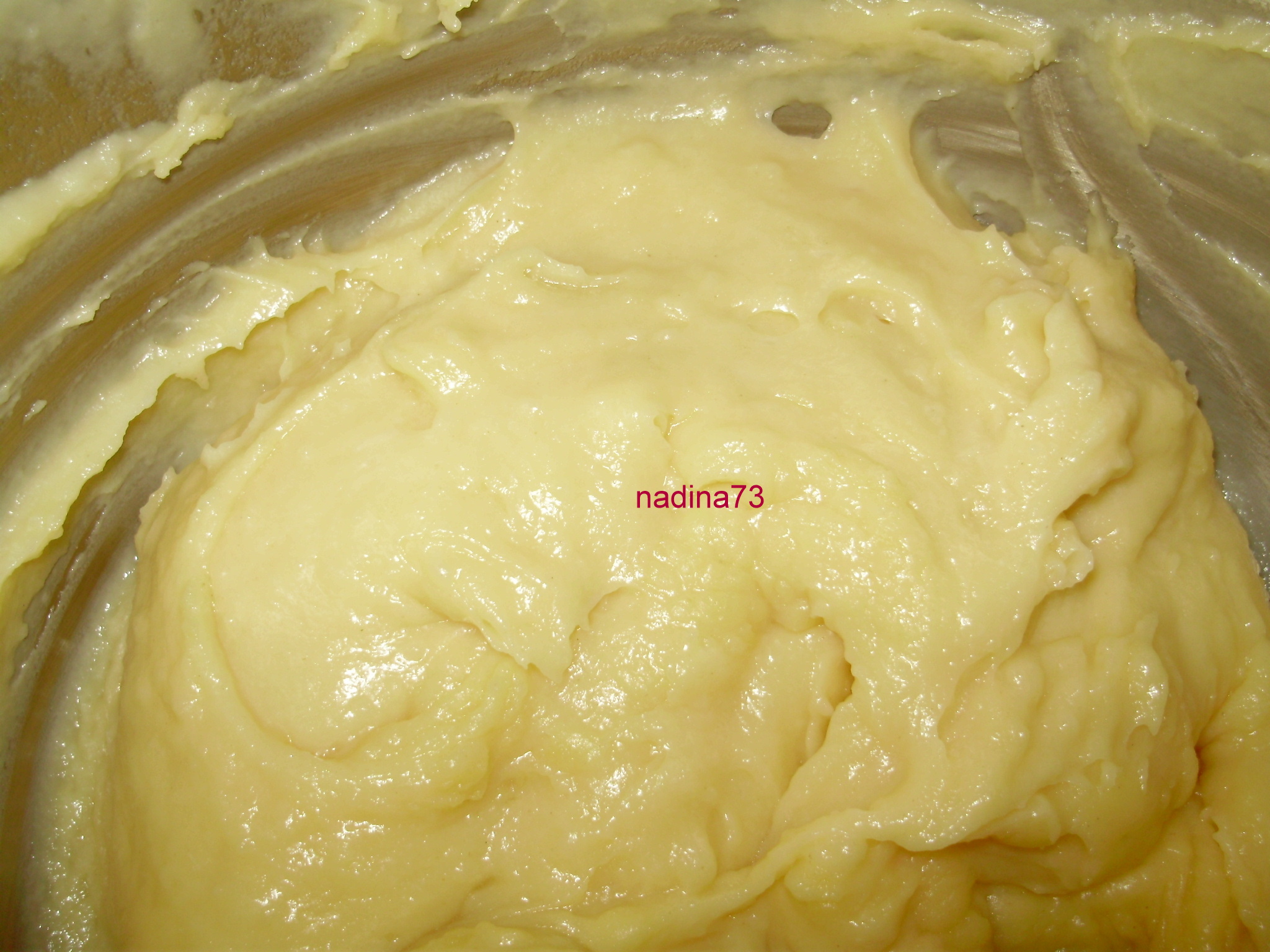 Eclere umplute cu crema de cremes