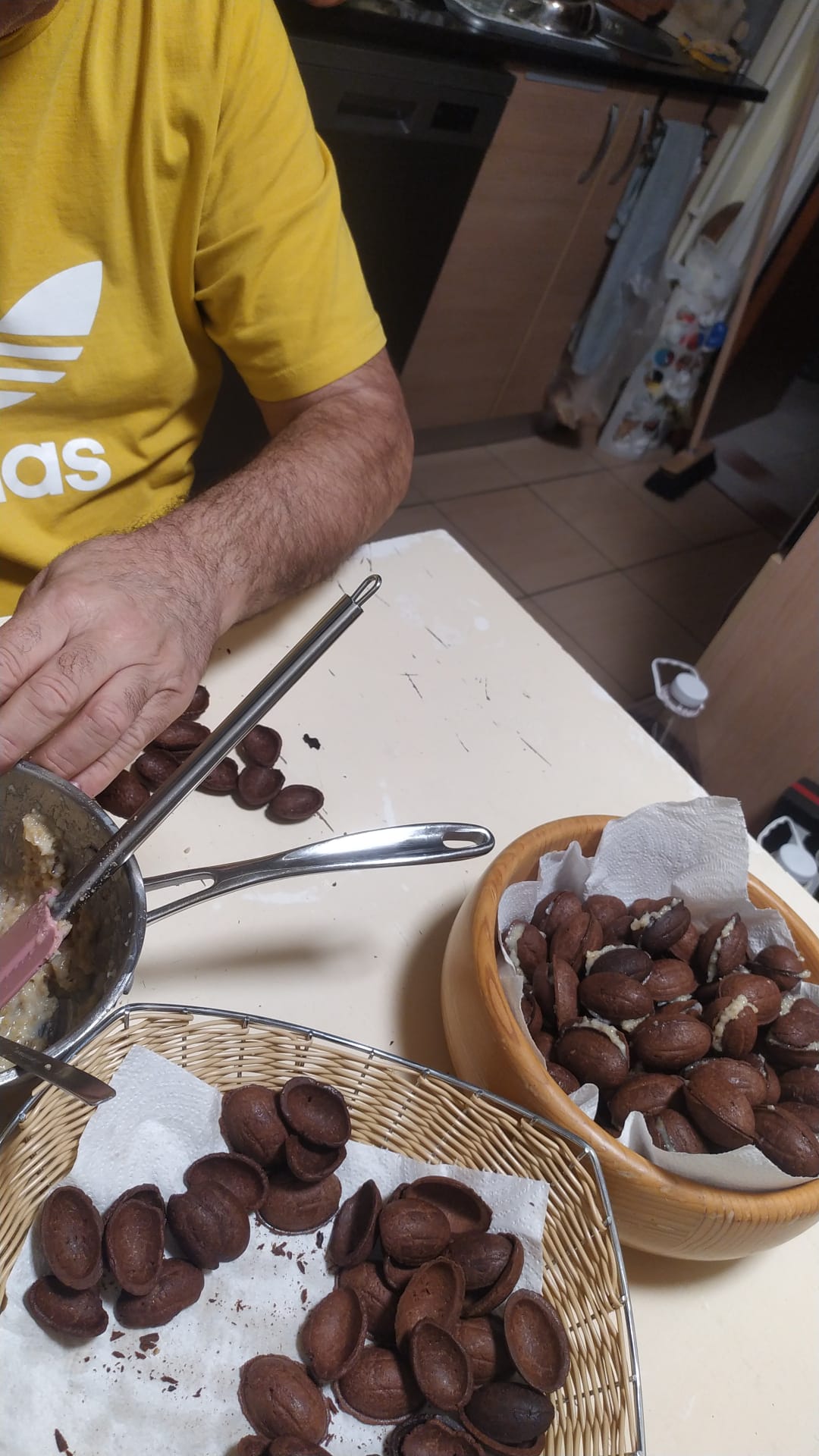 Reteta de nuci cu cacao si umplutura de nuci