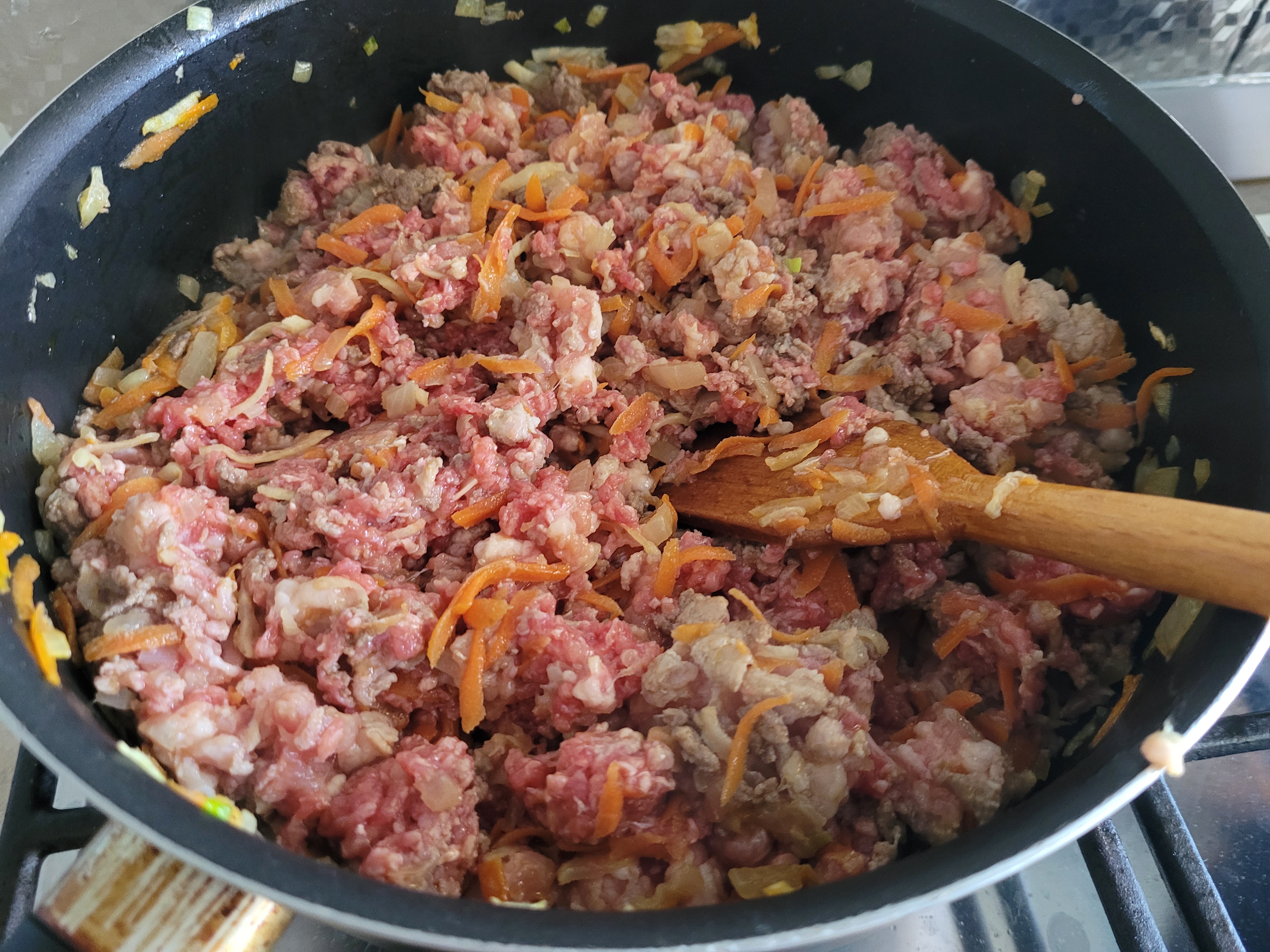 Reteta de cartofi in straturi cu carne tocata