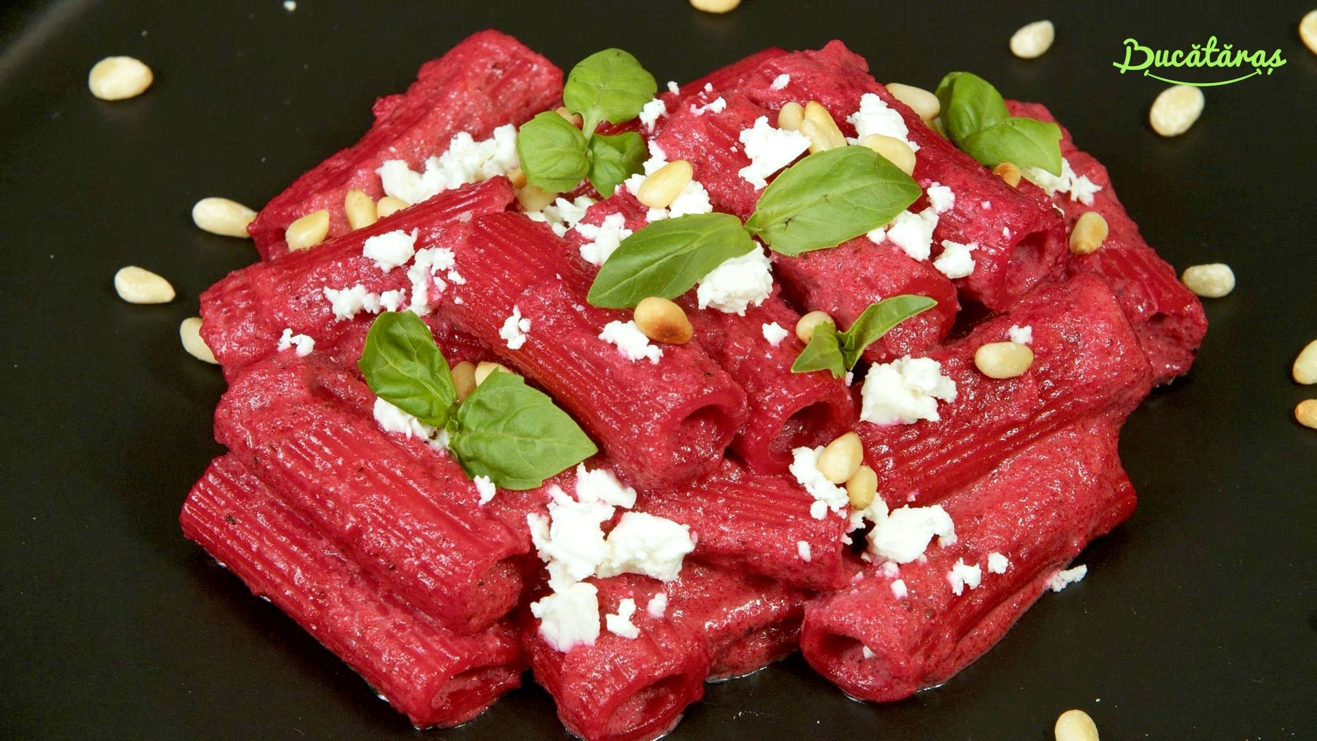 Reteta usoara si gustoasa de rigatoni cu sfecla si branza feta