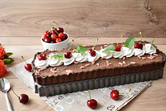 Tarta cu cirese si ciocolata - Combinatia perfecta pentru un desert delicios