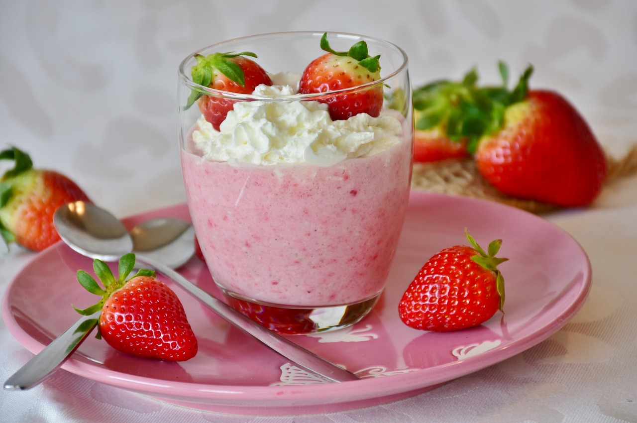 Spuma de capsuni cu frisca - Un desert delicios si racoritor