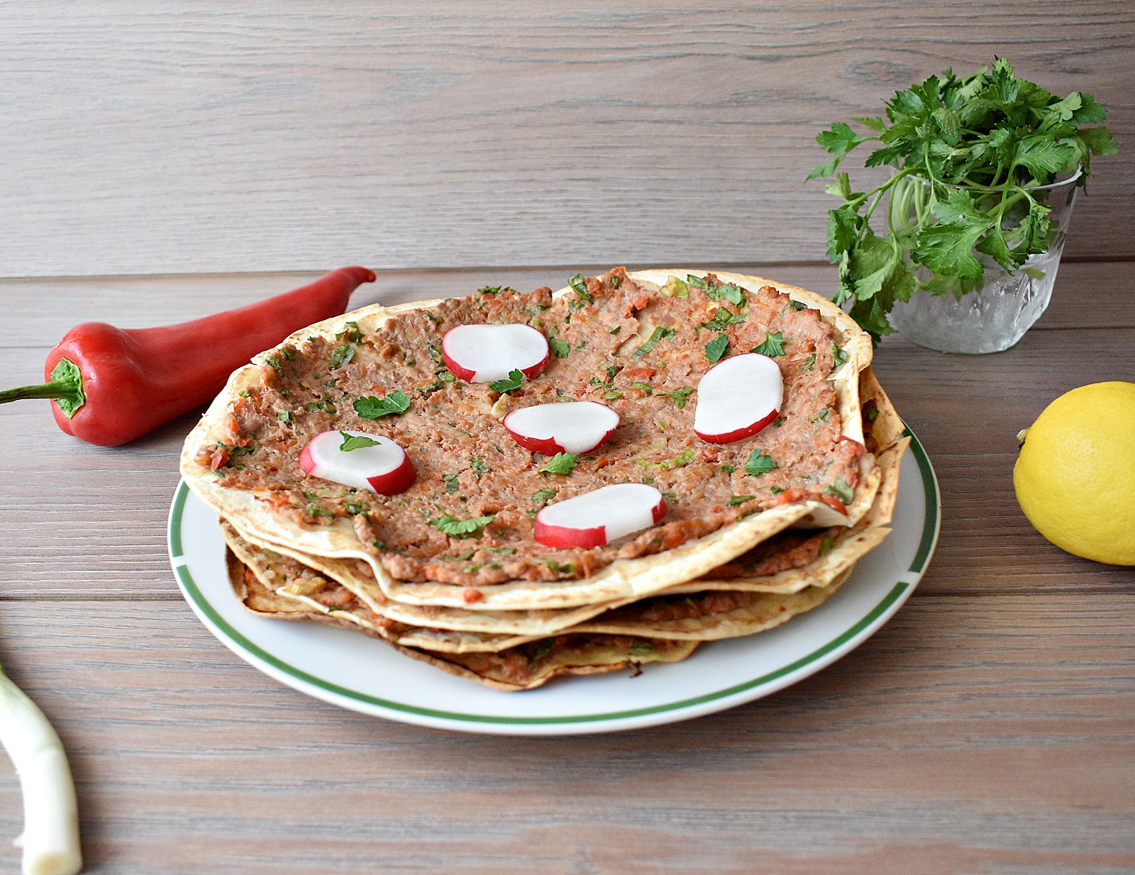 Lahmacun - Reteta turceasca de aperitiv cu carne