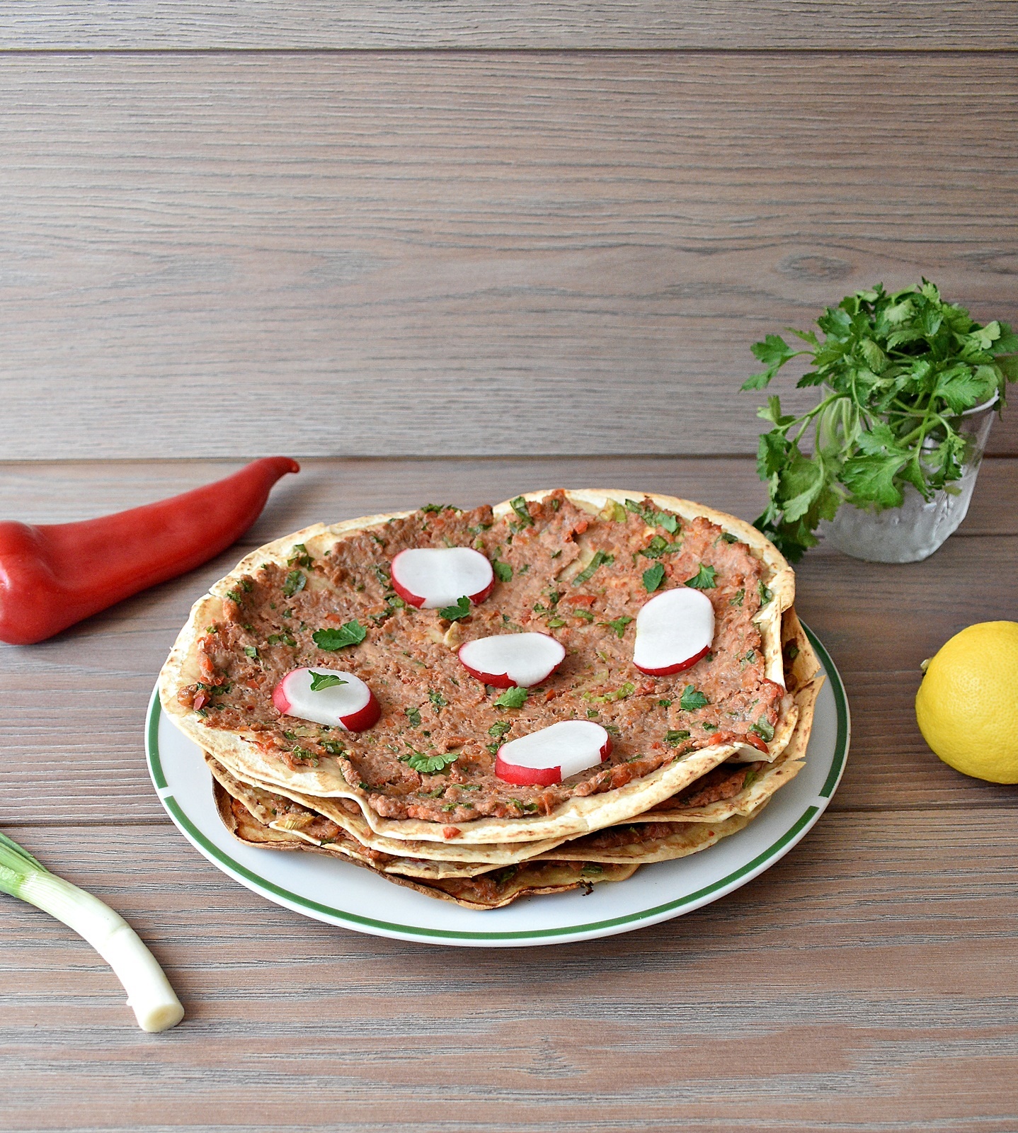 Lahmacun - Reteta turceasca de aperitiv cu carne