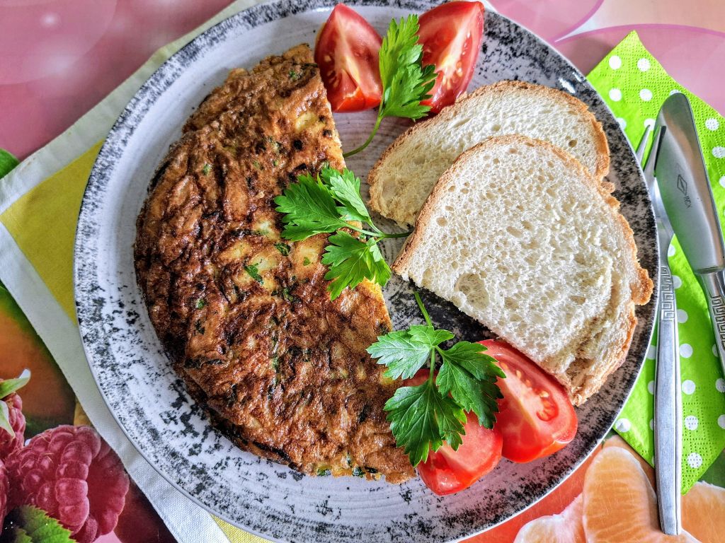 Tortilla cu cartofi si ceapa, la tigaie - Reteta gustoasa de omleta spaniola