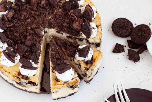 Cheesecake Oreo – Reteta rapida pentru un desert fara coacere