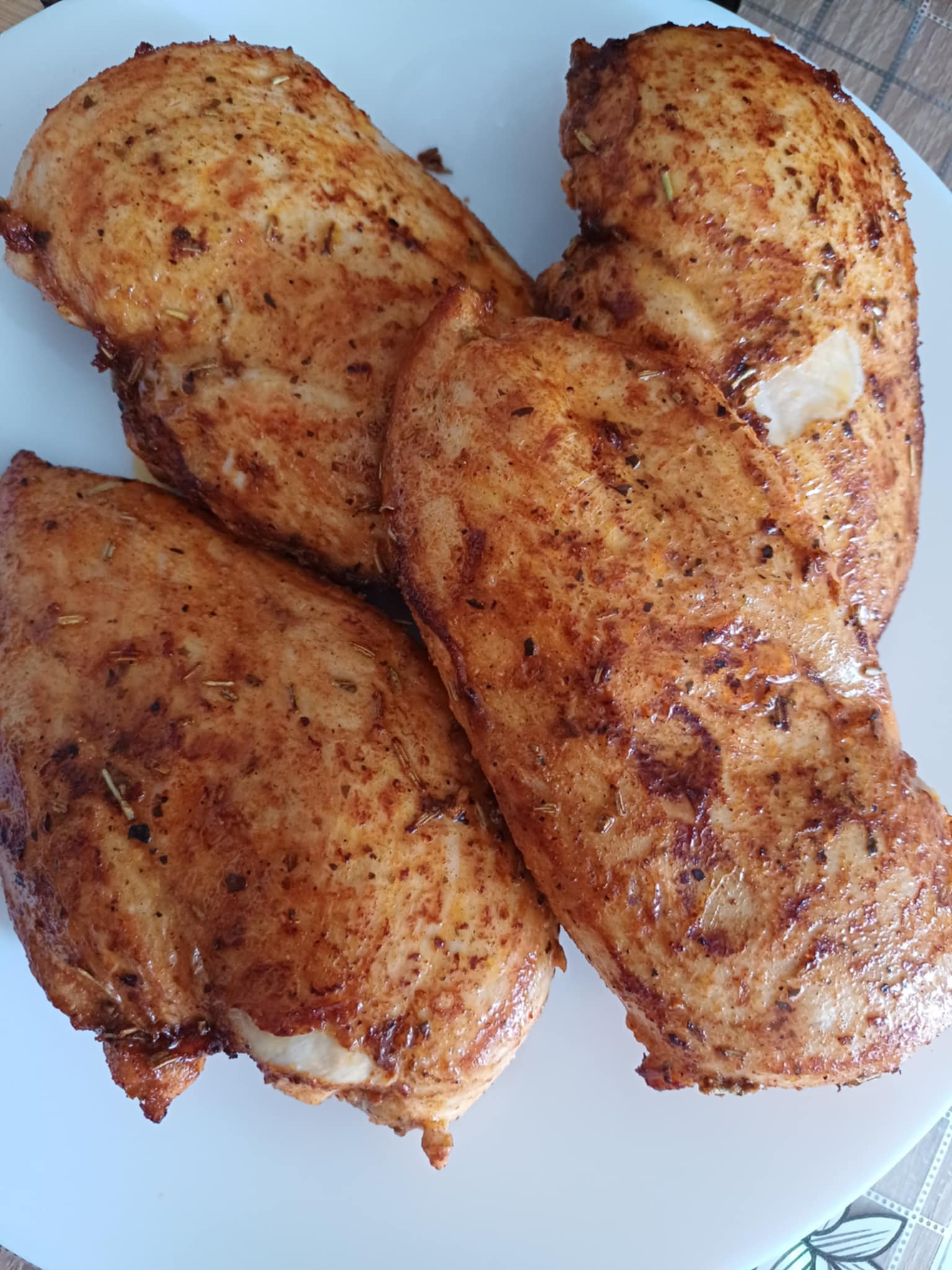 Piept de pui cu sos de ardei copti si smantana - Aromat si gustos