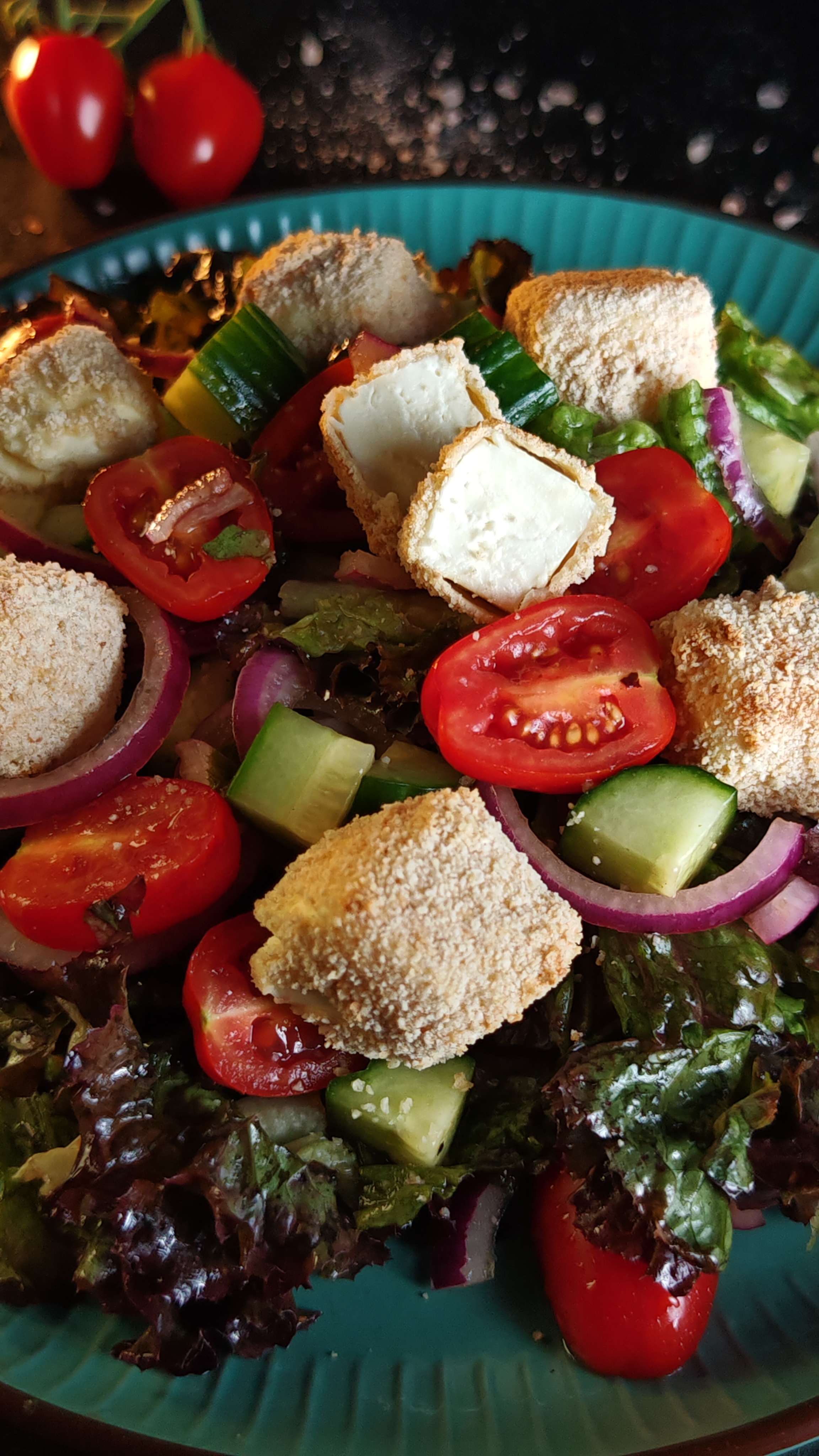 Salată cu brânză feta pane - Rețeta simplă și gustoasă