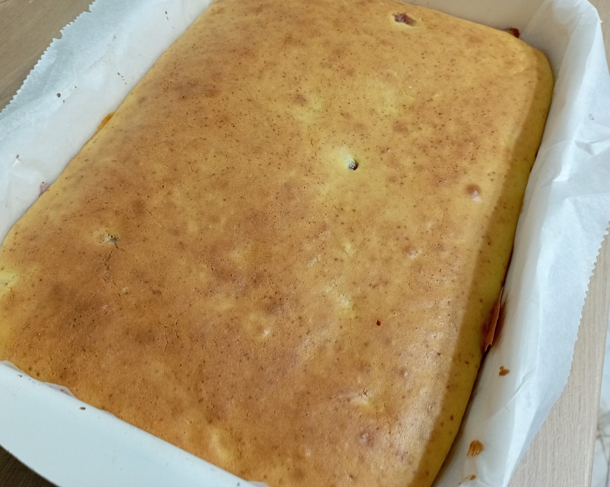 Prajitura rasturnata cu prune, pere si banane - Reteta savuroasa cu fructe