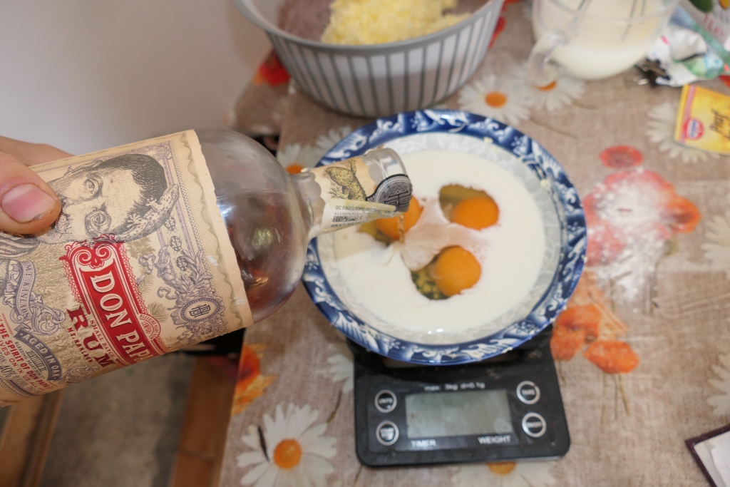 Prajitura cu mango si pralina cu alune de padure - Reteta delicioasa de casa