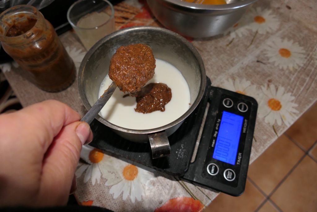 Prajitura cu mango si pralina cu alune de padure - Reteta delicioasa de casa