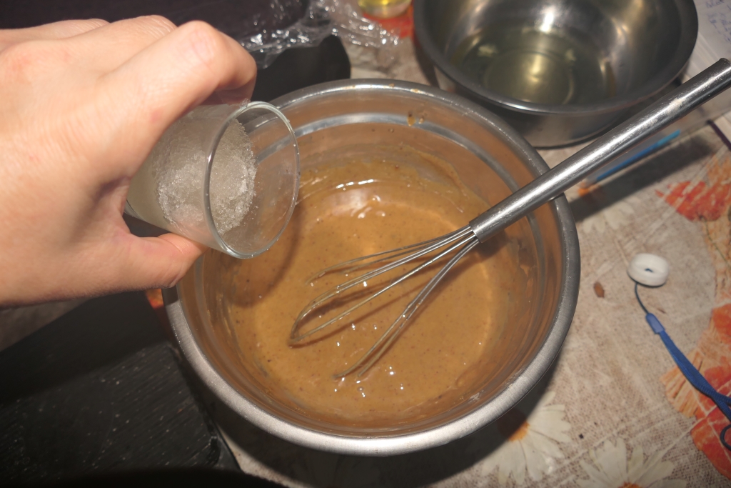 Prajitura cu mango si pralina cu alune de padure - Reteta delicioasa de casa