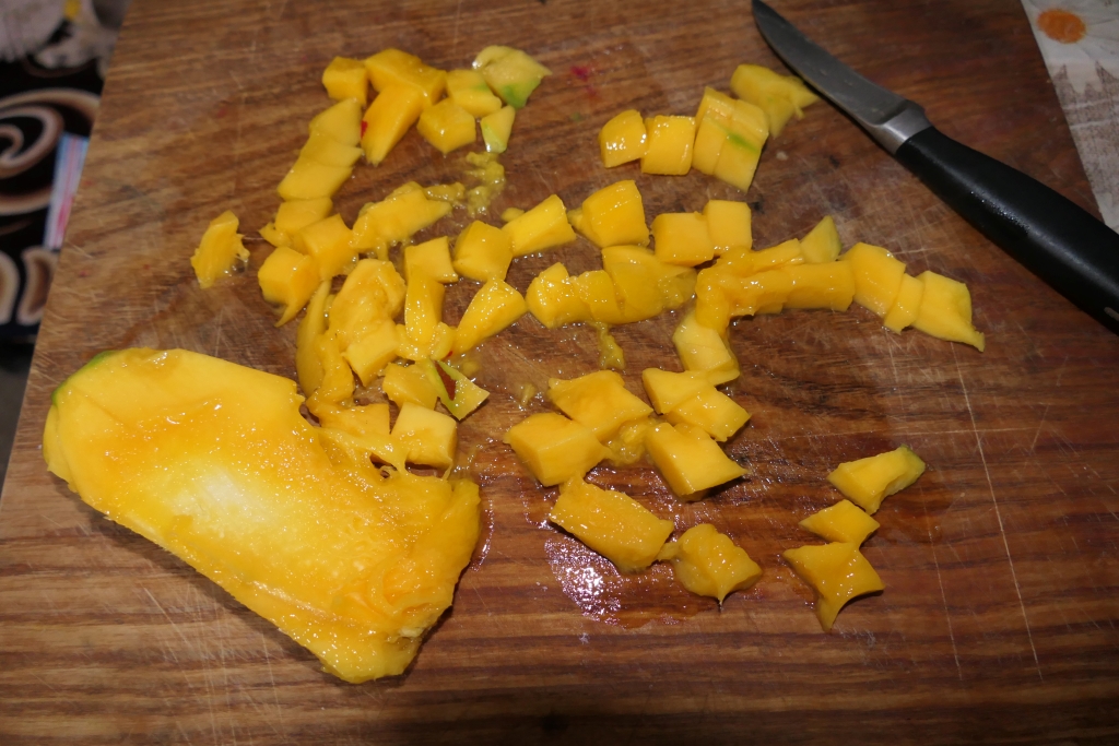 Prajitura cu mango si pralina cu alune de padure - Reteta delicioasa de casa