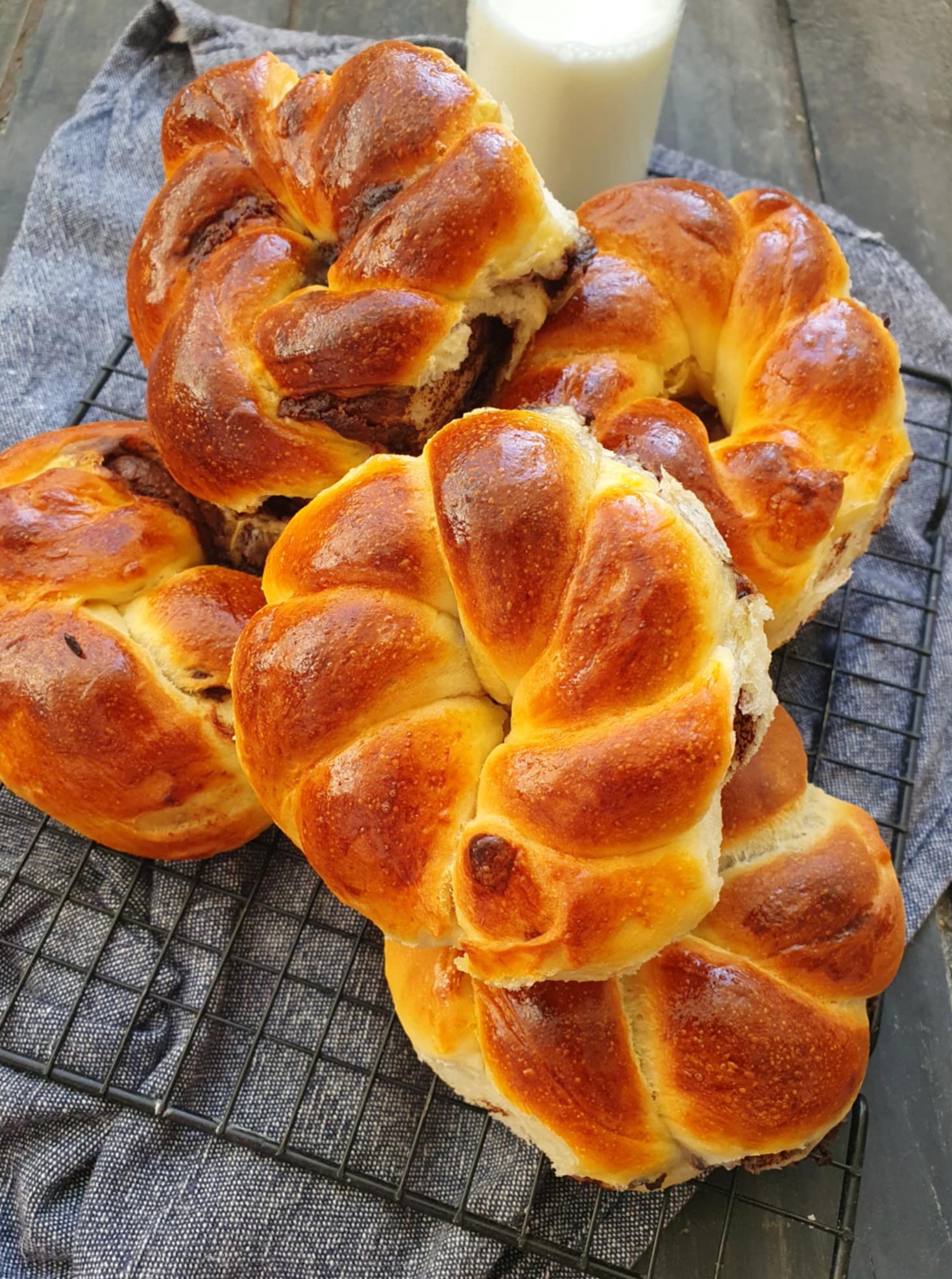 Chifle cu nutella - Fragede, aromate si pline de crema