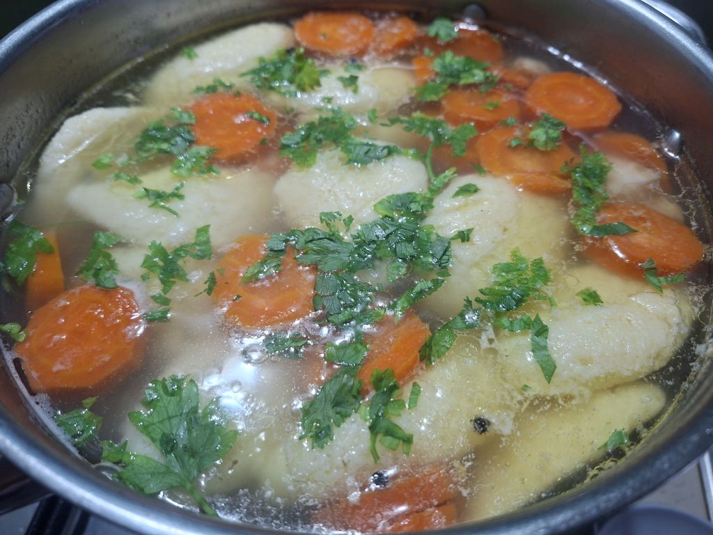 Supa de pui cu galuste de gris – Buna ca la mama acasa