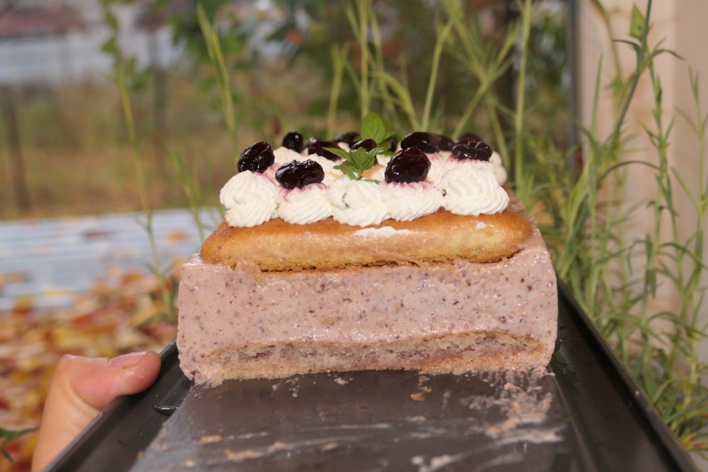 Desert cu cirese din dulceata de cirese negre amare