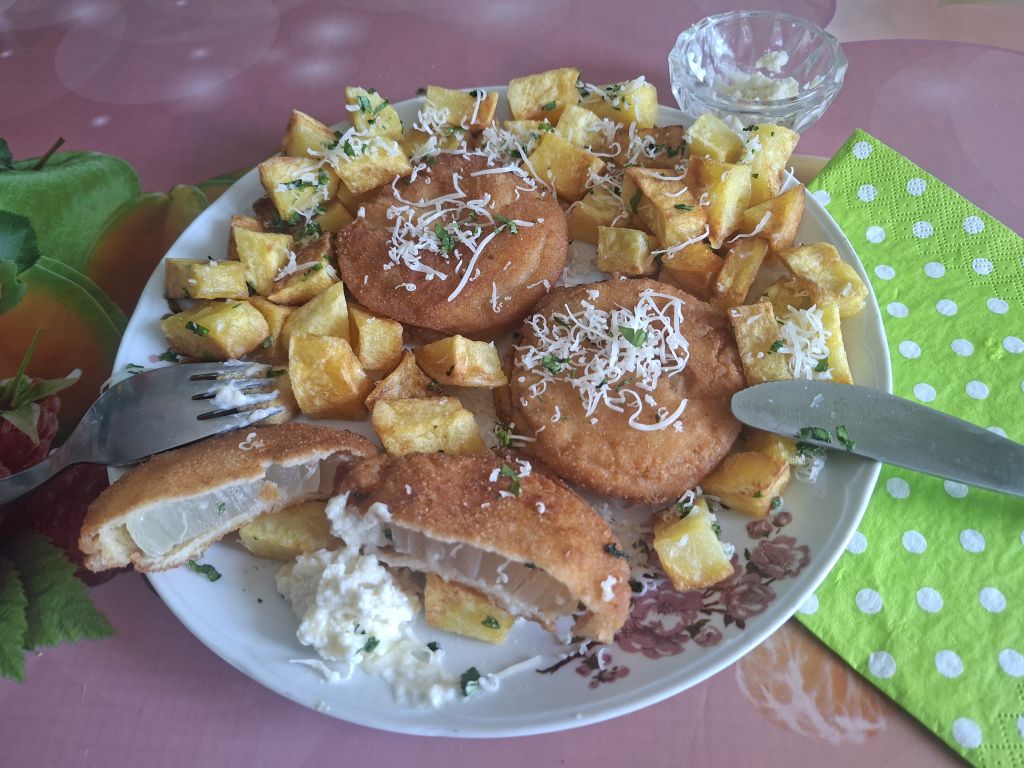 Rondele de ceapa pane, la tigaie – delicioase si simplu de facut