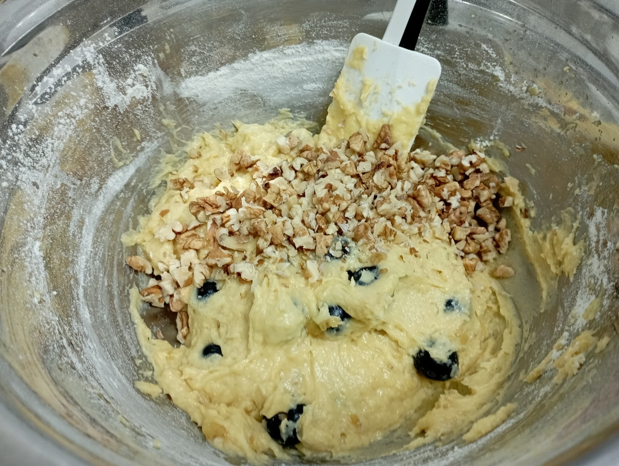 Banana bread cu afine si nuci