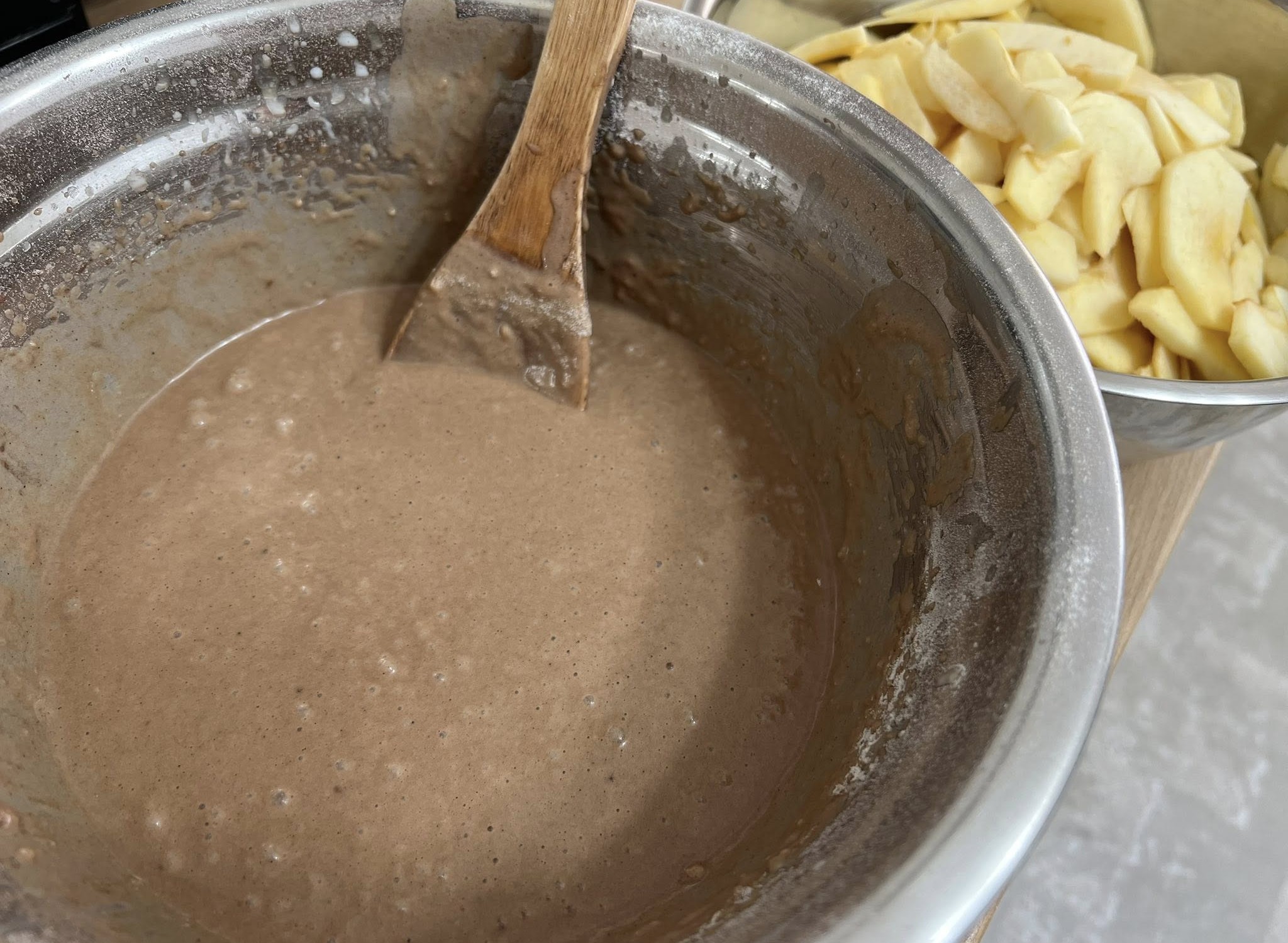 Prajitura cu mere, afine si nuci - Reteta gustoasa